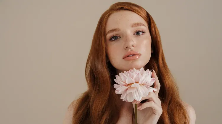 Haare glätten mit KI – Frizz entfernen für seidiges Haar